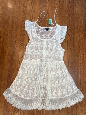 NWT Torrid White Lace Sheer Top 🤍 Size 2 (18/20)